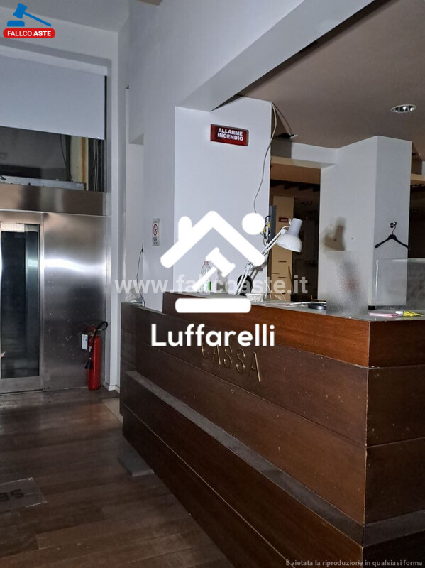 Immagine di NEGOZIO O LOCALE COMMERCIALE VIA RICCARDO PITTERI NN. 9-11 – ROMA