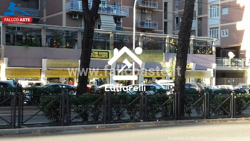 Immagine di NEGOZIO O LOCALE COMMERCIALE VIA RICCARDO PITTERI NN. 9-11 – ROMA