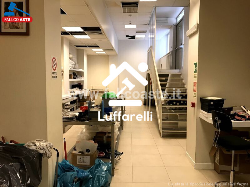 Immagine di NEGOZIO O LOCALE COMMERCIALE VIA RICCARDO PITTERI NN. 9-11 – ROMA
