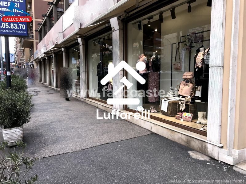 Immagine di NEGOZIO O LOCALE COMMERCIALE VIA RICCARDO PITTERI NN. 9-11 – ROMA