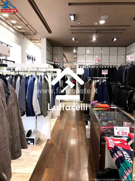 Immagine di NEGOZIO O LOCALE COMMERCIALE VIA RICCARDO PITTERI NN. 9-11 – ROMA