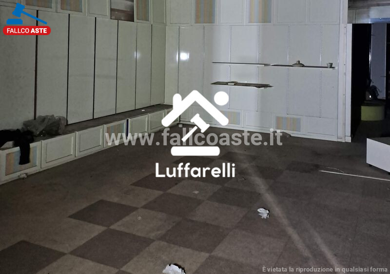 Immagine di NEGOZIO O LOCALE COMMERCIALE VIA RICCARDO PITTERI NN. 9-11 – ROMA