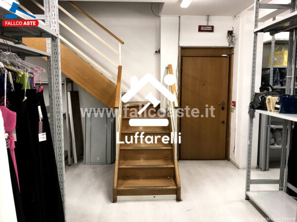 NEGOZIO O LOCALE COMMERCIALE VIA RICCARDO PITTERI NN. 9-11 - ROMA — foto 4