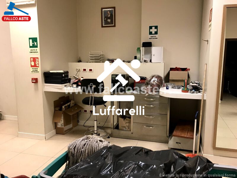 Immagine di NEGOZIO O LOCALE COMMERCIALE VIA RICCARDO PITTERI NN. 9-11 – ROMA