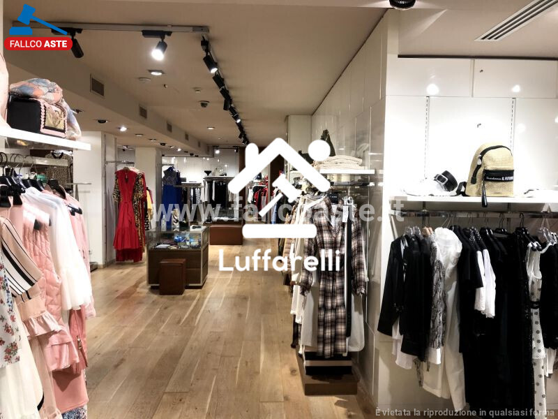 Immagine di NEGOZIO O LOCALE COMMERCIALE VIA RICCARDO PITTERI NN. 9-11 – ROMA