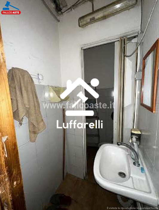 Immagine di NEGOZIO O LOCALE COMMERCIALE VIA TIBURTINA – ROMA