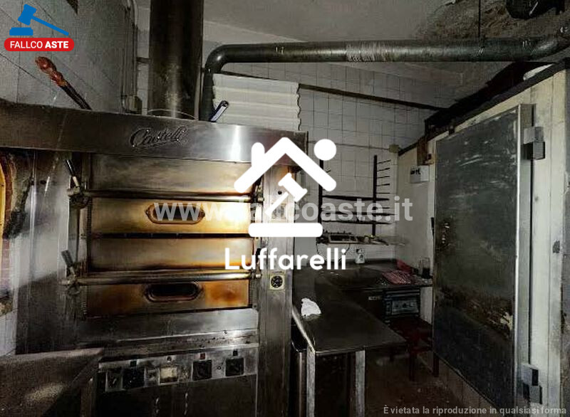 Immagine di NEGOZIO O LOCALE COMMERCIALE VIA TIBURTINA – ROMA