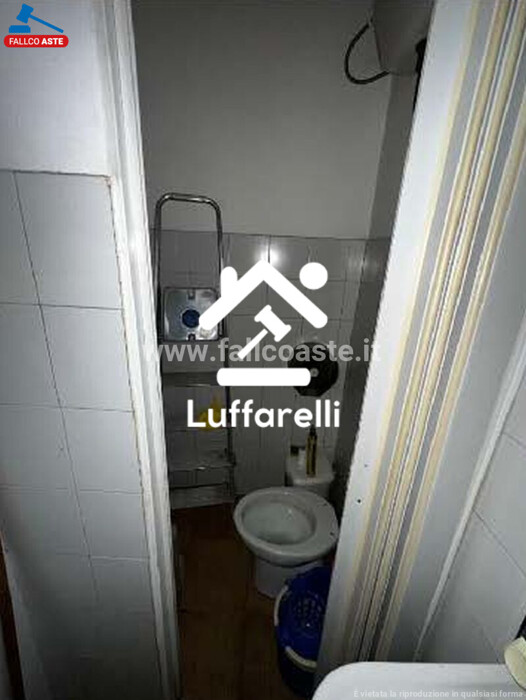 Immagine di NEGOZIO O LOCALE COMMERCIALE VIA TIBURTINA – ROMA