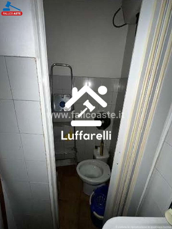 Immagine di NEGOZIO O LOCALE COMMERCIALE VIA TIBURTINA – ROMA