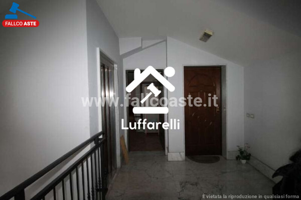 NEGOZIO O LOCALE COMMERCIALE VIA CASTEL MOLA - ROMA — foto 4