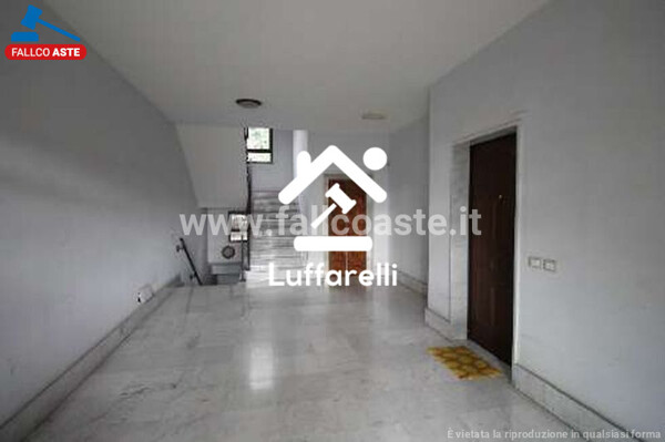 NEGOZIO O LOCALE COMMERCIALE VIA CASTEL MOLA - ROMA — foto 5