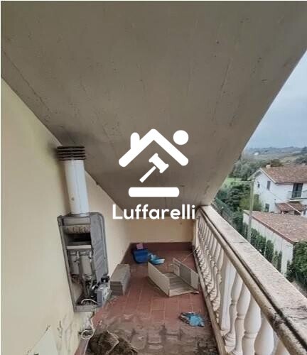 Immagine di NEGOZIO O LOCALE COMMERCIALE VIA DELL’ACQUA ACETOSA – FRASCATI