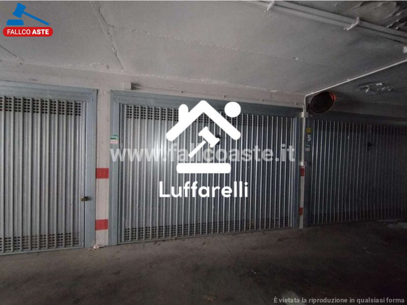 Immagine di GARAGE / POSTO AUTO VIA DI BRAVETTA N. 584 – ROMA