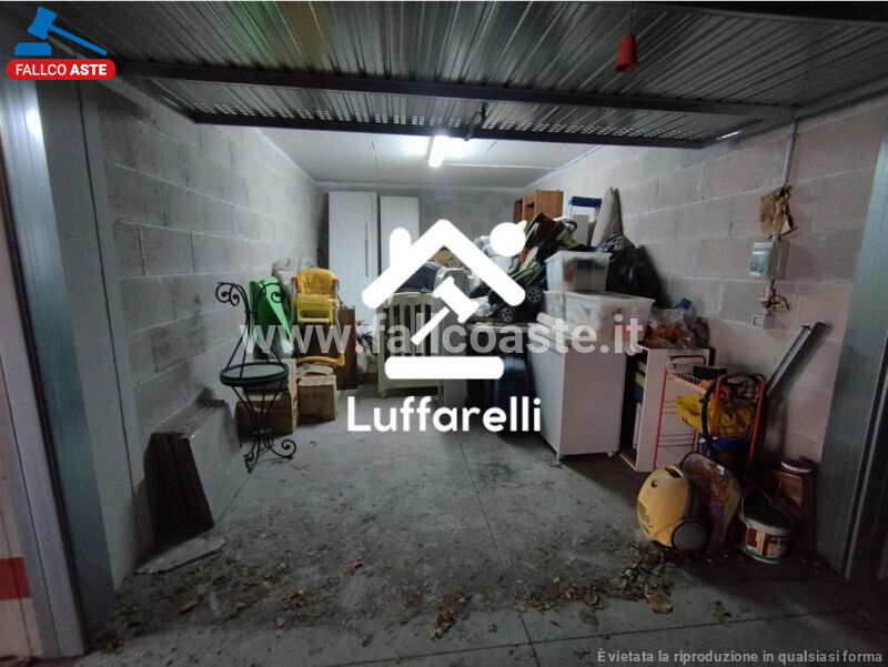 Immagine di GARAGE / POSTO AUTO VIA DI BRAVETTA N. 584 – ROMA