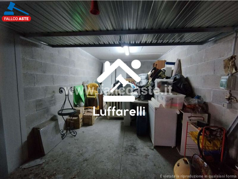 Immagine di GARAGE / POSTO AUTO VIA DI BRAVETTA N. 584 – ROMA