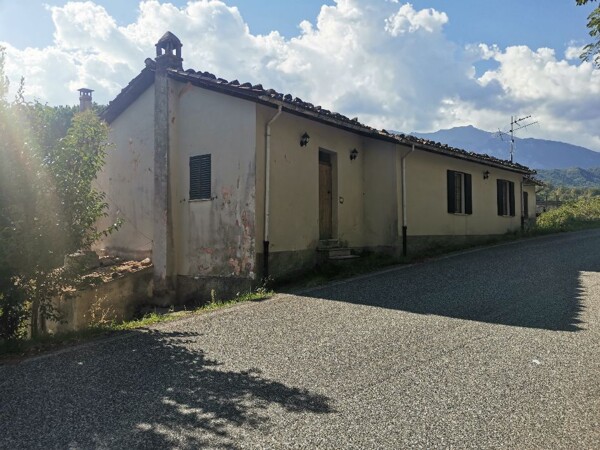 STRUTTURE AGRICOLE VIA J.F. KENNEDY - CIVITA D'ANTINO — foto 2