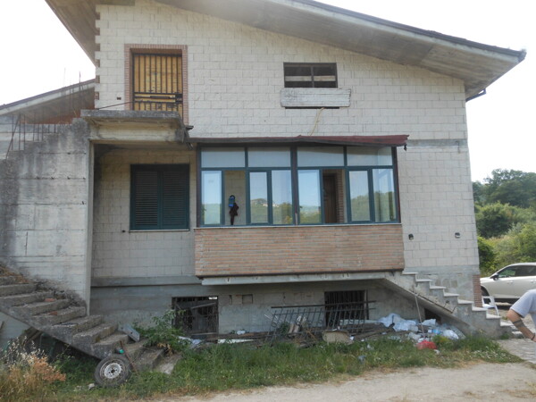 STRUTTURE AGRICOLE VIA PERRIZZONI MONTEFREDANE AV - MONTEFREDANE — foto 2