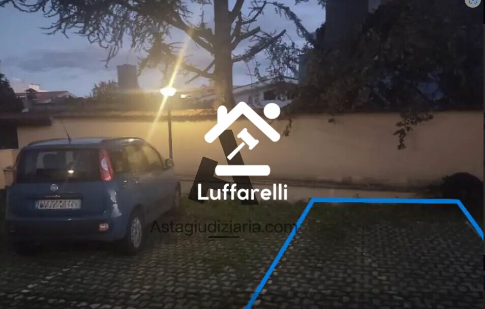 Immagine di GARAGE / POSTO AUTO VIA MOTTA SANT’ANASTASIA N. 72 – ROMA