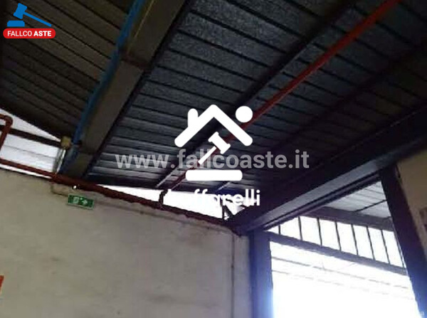 DEPOSITO / MAGAZZINO VIA LAGO DI ALBANO - TIVOLI — foto 5