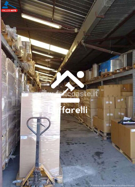 DEPOSITO / MAGAZZINO VIA LAGO DI ALBANO - TIVOLI — foto 4