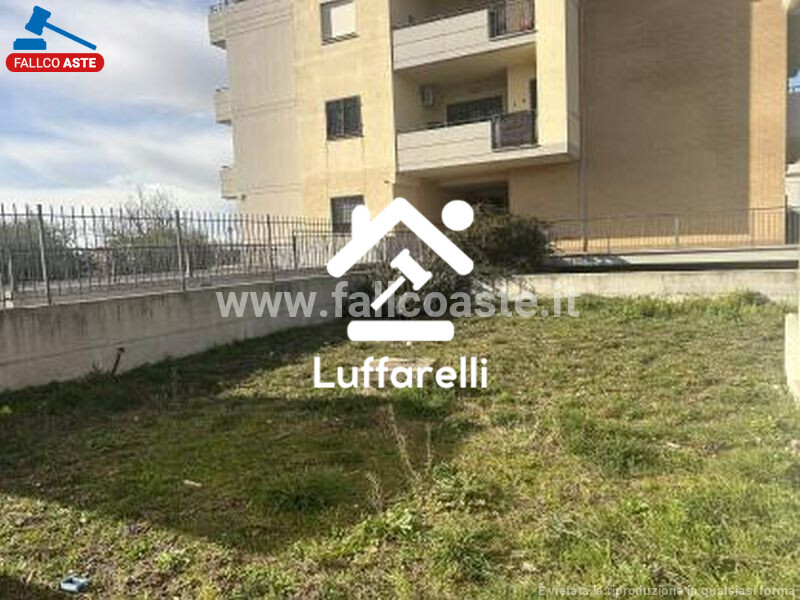 Immagine di GARAGE / POSTO AUTO VIA POLLUTRI – ROMA