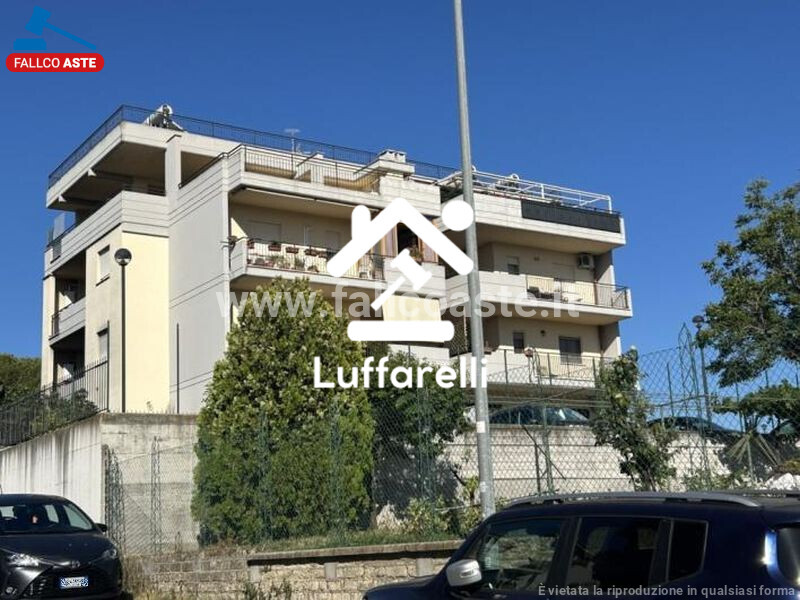 Immagine di GARAGE / POSTO AUTO VIA POLLUTRI – ROMA