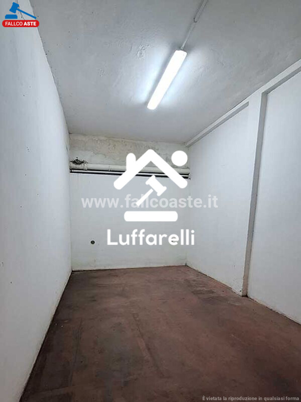 Immagine di DEPOSITO / MAGAZZINO VIA MARTINO ROTA – ROMA