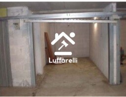 Immagine di GARAGE / POSTO AUTO VIA DI GROTTA DI GREGNA 23 – ROMA