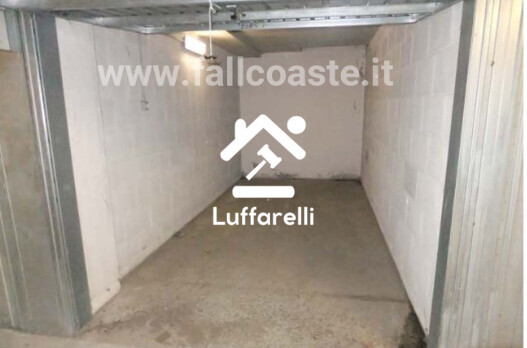Immagine di GARAGE / POSTO AUTO VIA DI GROTTA DI GREGNA – ROMA