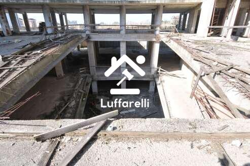 NEGOZIO O LOCALE COMMERCIALE LOCALITA' RIELLO CON ACCESSO DA VIA FALCONE E BORSELLINO - VITERBO — foto 5