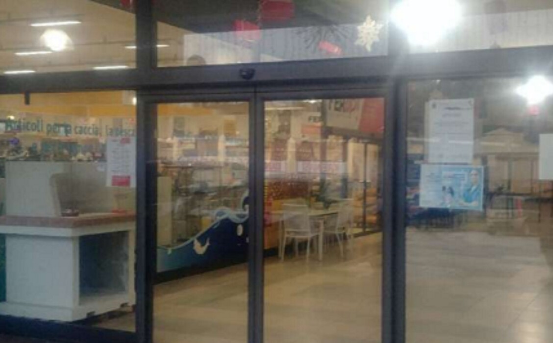 Immagine di NEGOZIO VIA FLAMINIA – FOSSATO DI VICO  (PG)