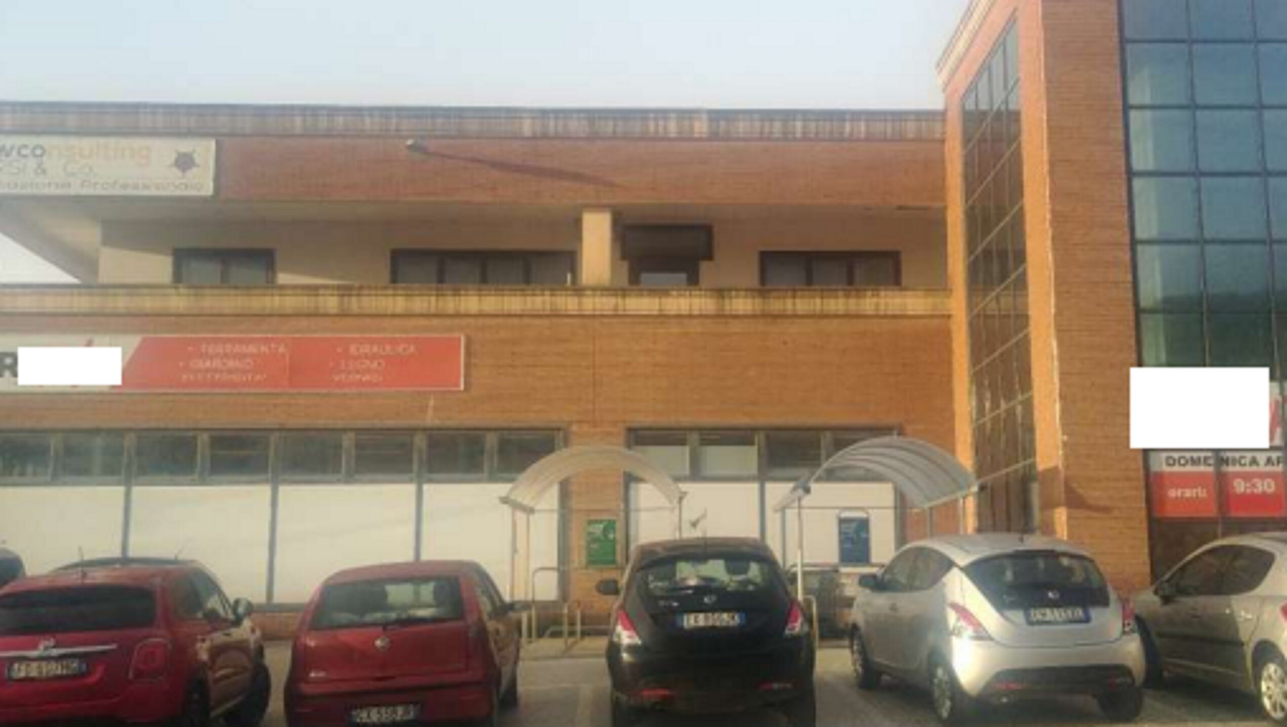 NEGOZIO VIA FLAMINIA - FOSSATO DI VICO  (PG) — foto 3