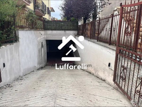DEPOSITO / MAGAZZINO VIALE ALDO MORO - GALLICANO NEL LAZIO