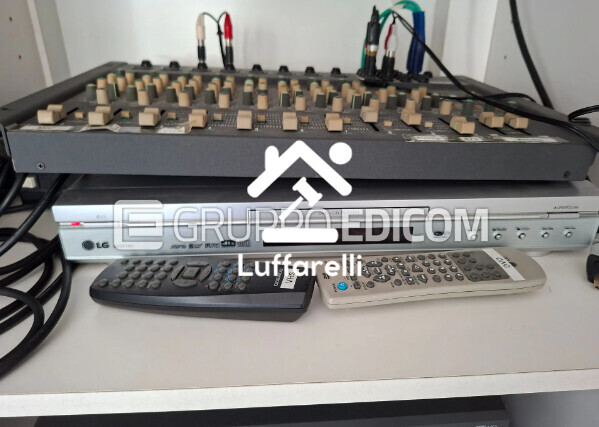 Computer E Attrezzatura Informatica — foto 4
