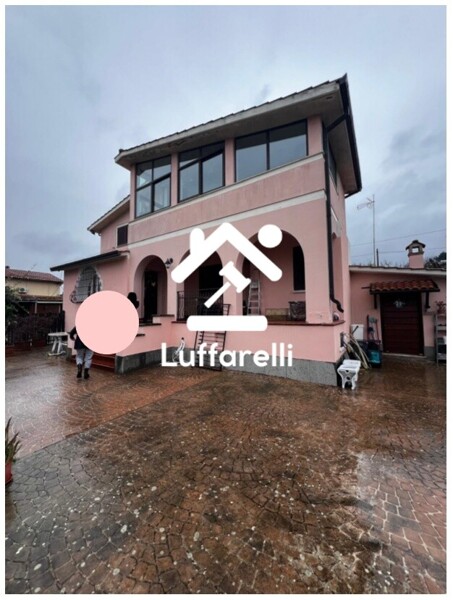 CASA / VILLA VIA LEONARDO DA VINCI - LARIANO