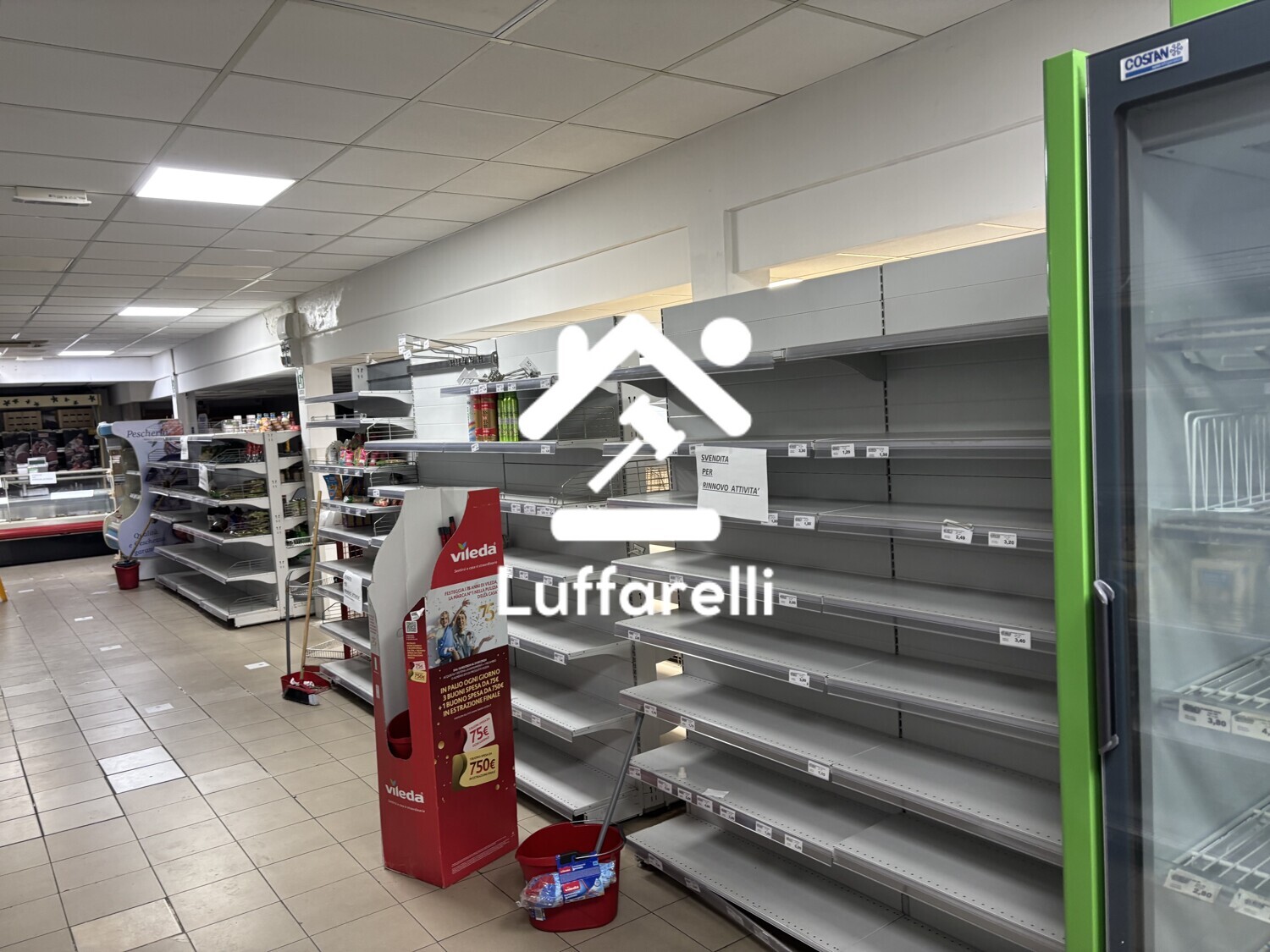 Bene Generico – Il lotto comprende attrezzature commerciali varie per market… — foto 3