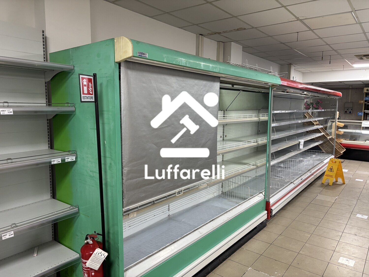 Bene Generico – Il lotto comprende attrezzature commerciali varie per market… — foto 4