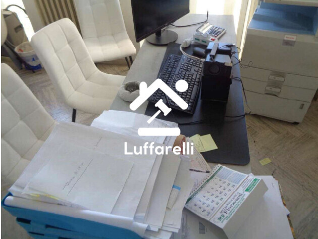 Attrezzature Varie – mobili archivio, attrezzature ufficio e materiale informatico… — foto 6