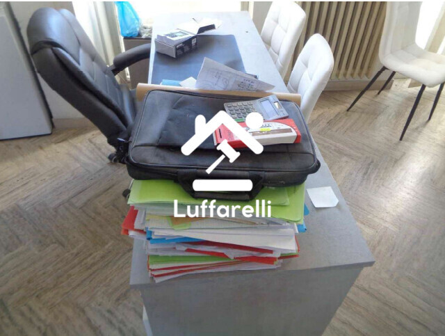Attrezzature Varie – mobili archivio, attrezzature ufficio e materiale informatico… — foto 2