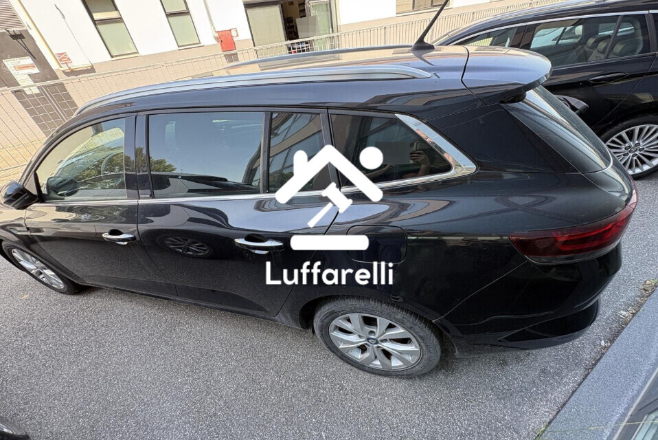Autovetture – Auto RENAULT mod. MEGANE E-TECH PLUG-IN HYBRID, EURO 6… — foto 3