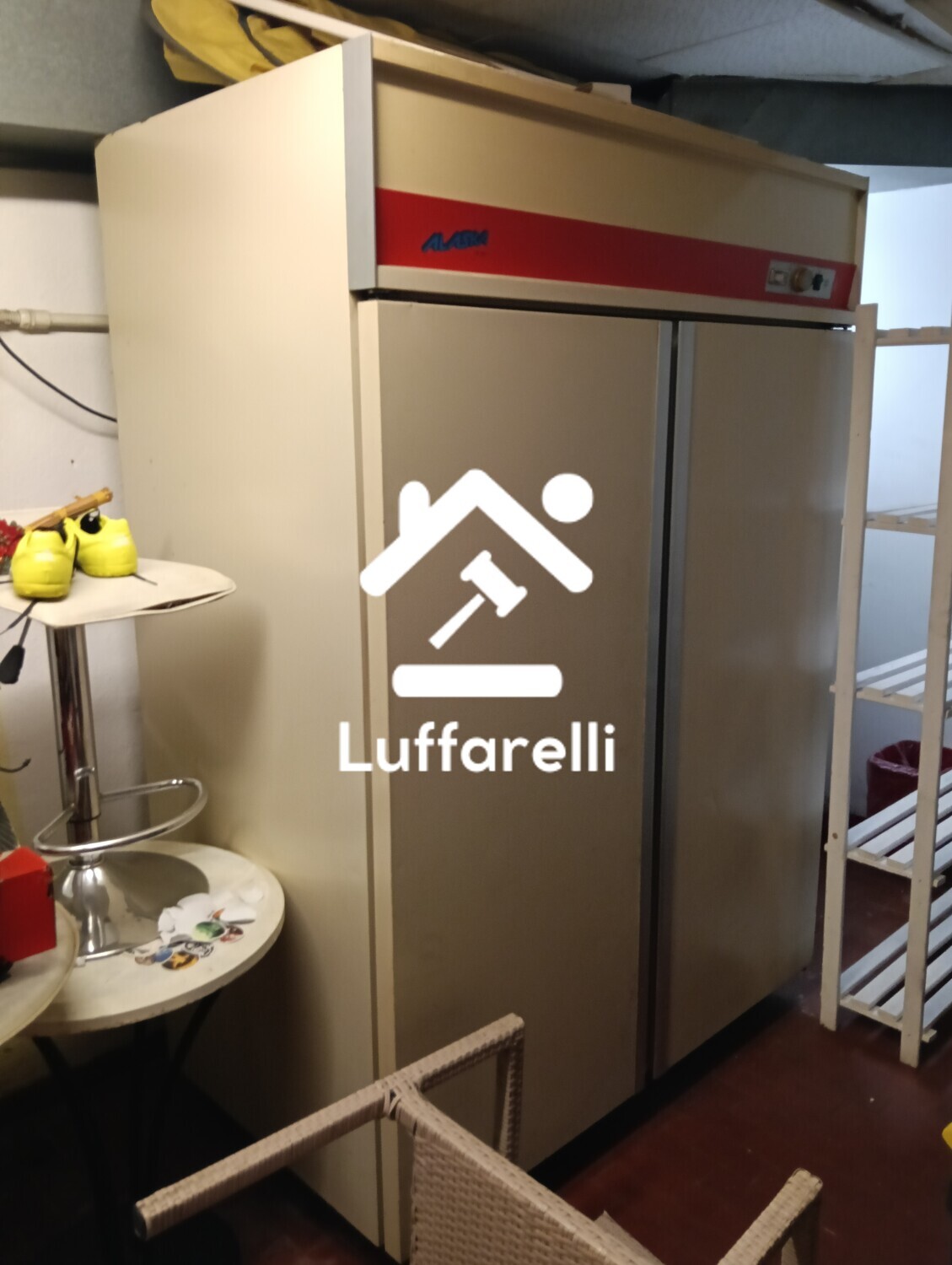 Commercio Al Dettaglio, Ristorazione E Industria Alberghiera – Vetrina refrigerata, retro banco e frigorifero — foto 2