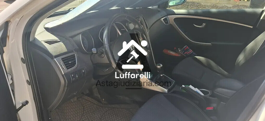 Autovetture – ID. 9 :- AUTOVETTURA HYNDAI TG. EN347FC, ANNO 2012, CIL. 1582… — foto 5