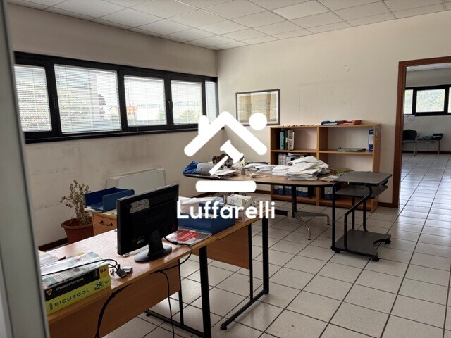 Attrezzature Industriali – Muletto Cesab, compressore Atlas, macchinario Pagnoni… — foto 2