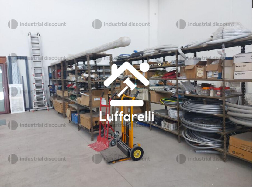 Bene Generico – Materiale termoidraulico e arredi da ufficio — foto 9