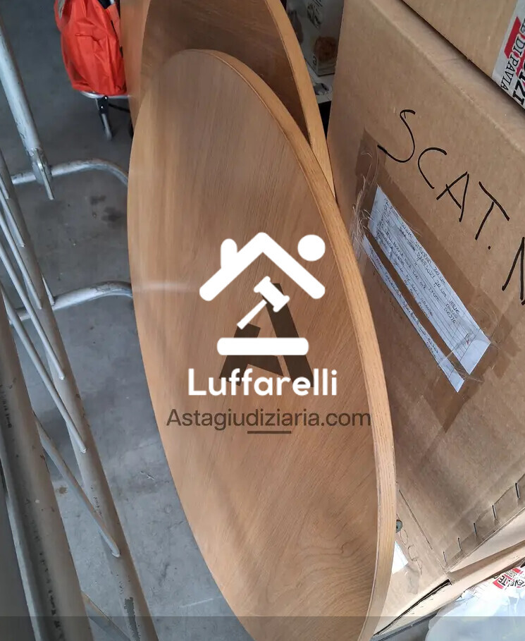 Arredi Da Ufficio E Varie – 28 SEDIE IN LEGNO 3 TAVOLI ROTONDI IN LEGNO CON 4 GAMBE 12… — foto 2