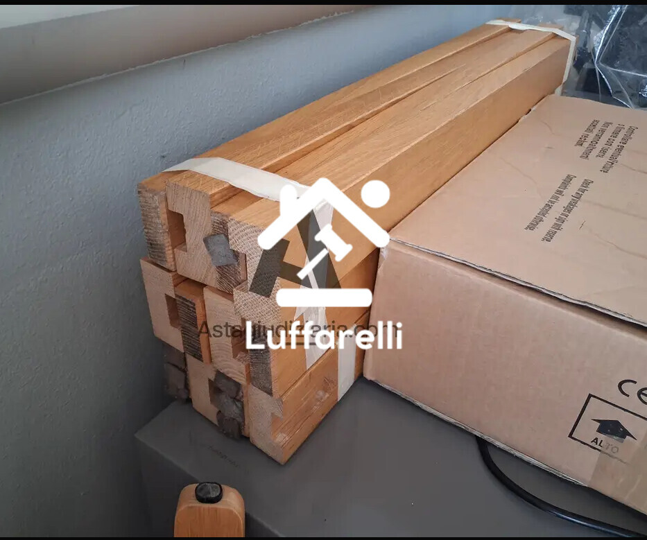 Arredi Da Ufficio E Varie – 28 SEDIE IN LEGNO 3 TAVOLI ROTONDI IN LEGNO CON 4 GAMBE 12… — foto 4