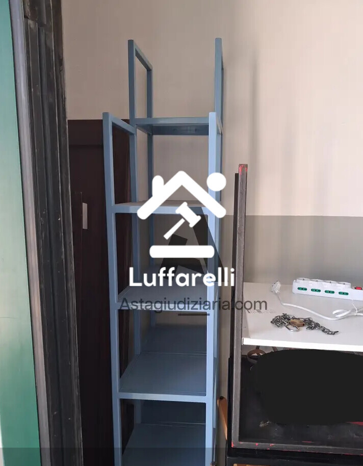 Arredi Da Ufficio E Varie – 28 SEDIE IN LEGNO 3 TAVOLI ROTONDI IN LEGNO CON 4 GAMBE 12… — foto 6