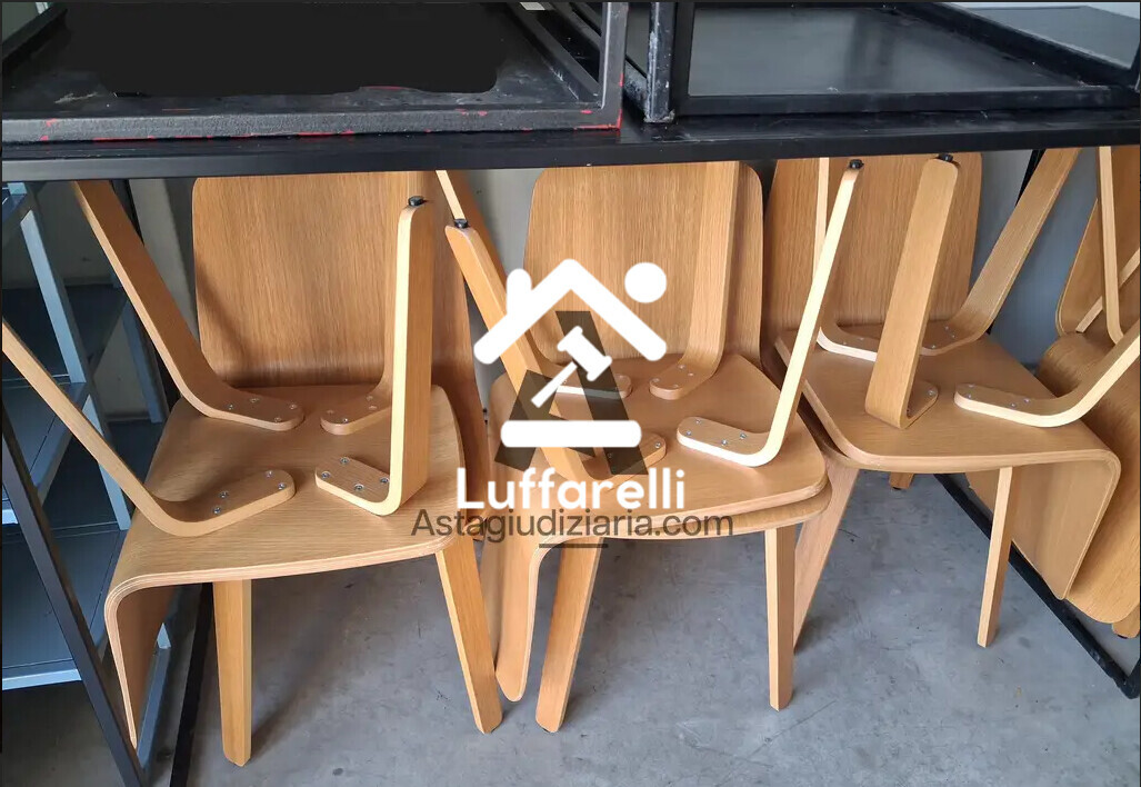 Arredi Da Ufficio E Varie – 28 SEDIE IN LEGNO 3 TAVOLI ROTONDI IN LEGNO CON 4 GAMBE 12… — foto 5