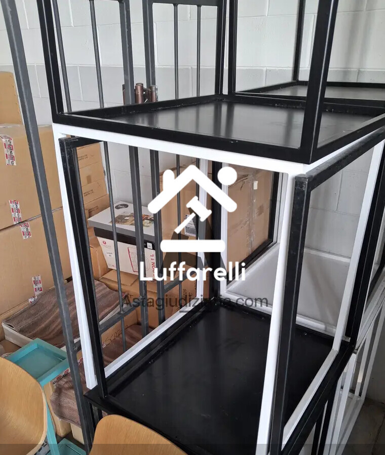 Arredi Da Ufficio E Varie – 28 SEDIE IN LEGNO 3 TAVOLI ROTONDI IN LEGNO CON 4 GAMBE 12… — foto 8