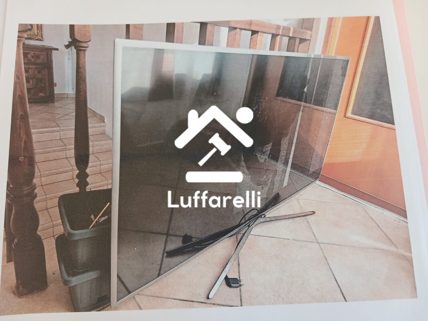 Mobili Da Casa E Varie – Tavolo rettangolare con n. 6 sedie in legno. Divano a 2 posti di… — foto 3